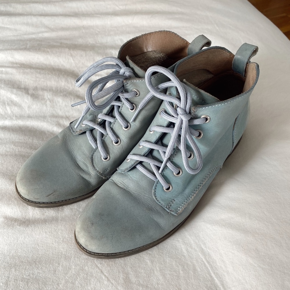 Steve Madden Boots / Vintage Distressed Blue